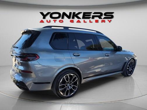 2024 BMW X7 M60i