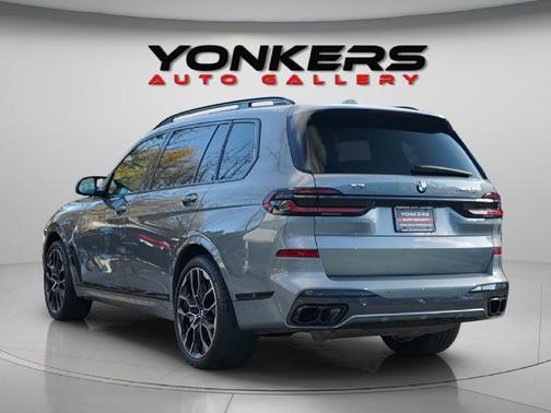 2024 BMW X7 M60i