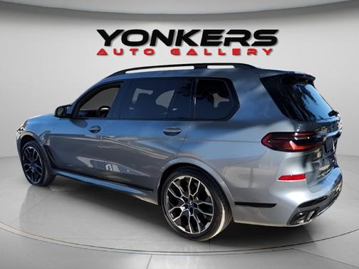 2024 BMW X7 M60i