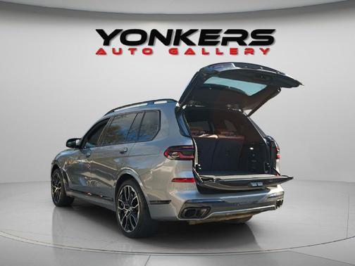 2024 BMW X7 M60i