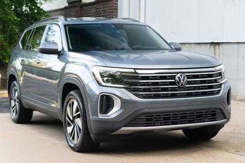 2025 Volkswagen Atlas 2.0T SE w/Technology 4MOTION