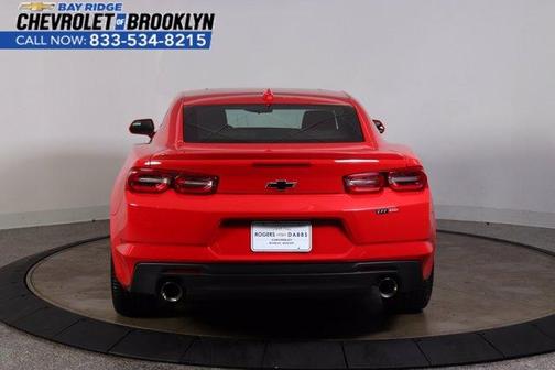Photo 4 of 11 of 2020 Chevrolet Camaro LT1
