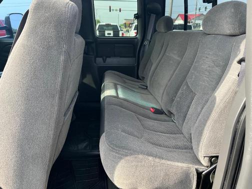 2005 Chevrolet Silverado 2500 LS H/D Extended Cab