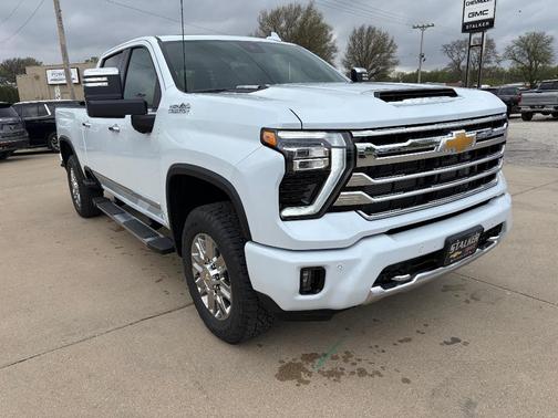 Polar White 2026 Chevrolet Silverado 2500 High Country