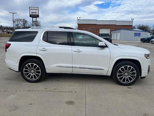 2023 GMC Acadia Denali
