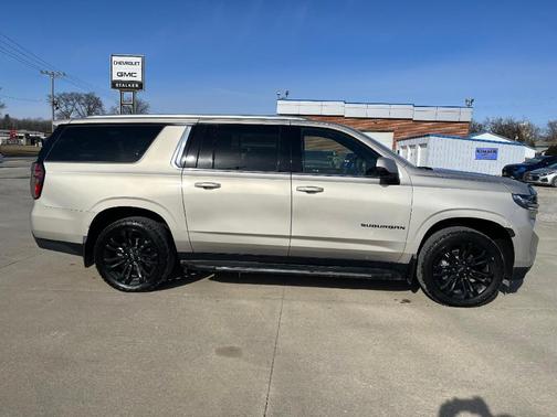 2023 Chevrolet Suburban LT