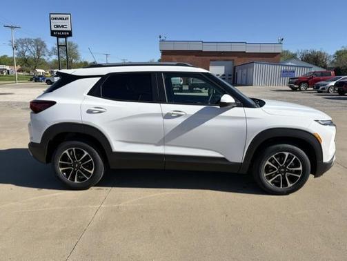 Summit White 2026 Chevrolet Trailblazer LT