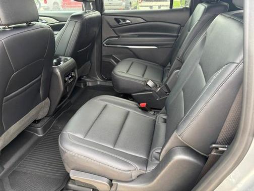Sterling Gray Metallic 2024 Chevrolet Traverse LT