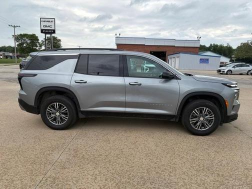 Sterling Gray Metallic 2024 Chevrolet Traverse LT