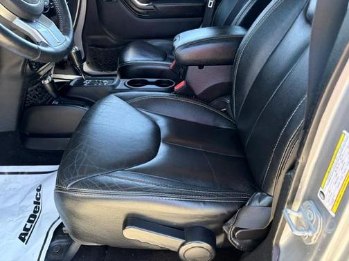 Billet Clearcoat Metallic 2014 Jeep Wrangler Unlimited Polar Edition