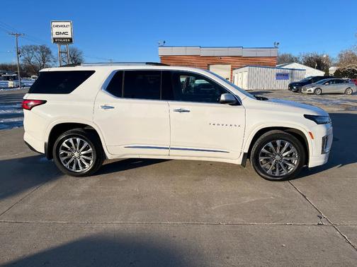 2023 Chevrolet Traverse Premier