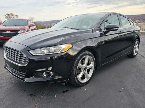 Black 2016 Ford Fusion SE