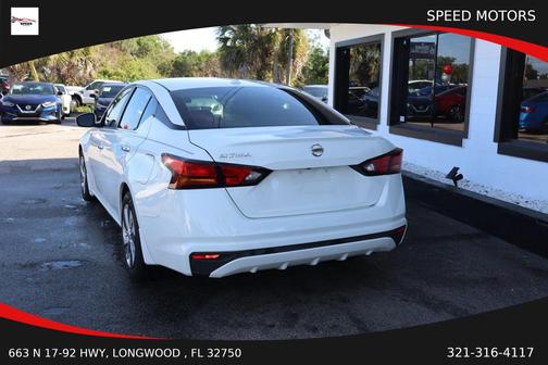 White 2018 Nissan Altima 2.5 SV
