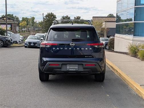 2022 Nissan Pathfinder SV