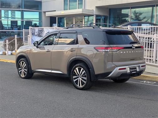2023 Nissan Pathfinder Platinum