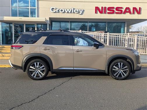 2023 Nissan Pathfinder Platinum
