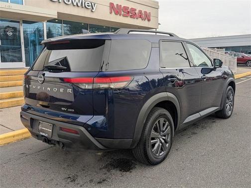 2022 Nissan Pathfinder SV