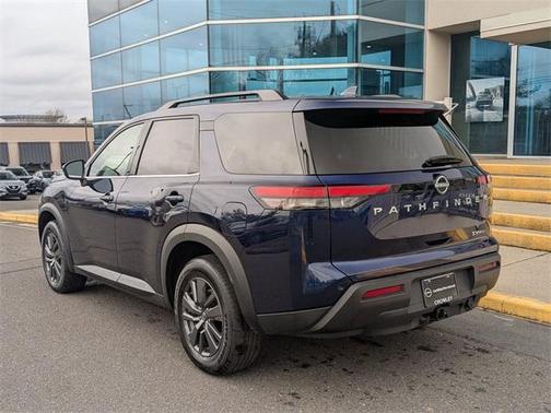 2022 Nissan Pathfinder SV