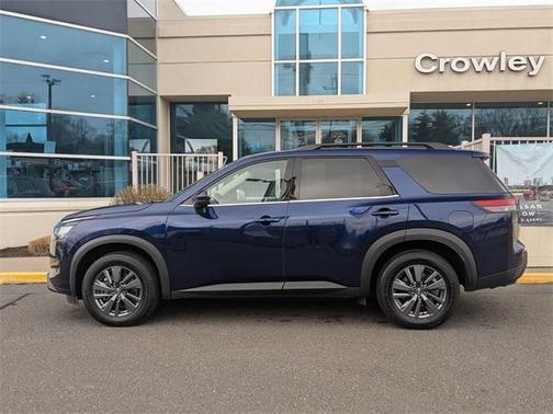 2022 Nissan Pathfinder SV