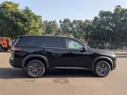 2025 Nissan Pathfinder S