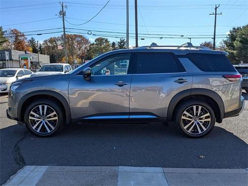 2025 Nissan Pathfinder Platinum