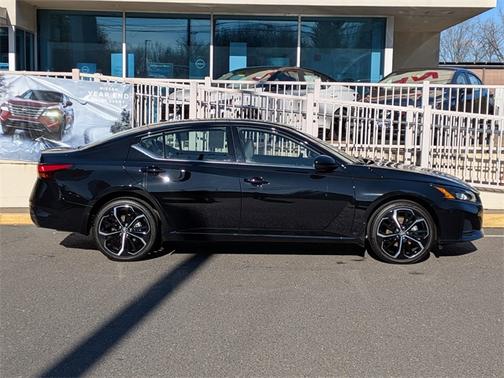 2025 Nissan Altima SR