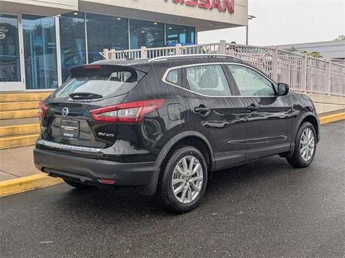2022 Nissan Rogue Sport SV