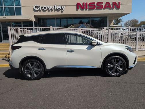 White 2023 Nissan Murano Platinum