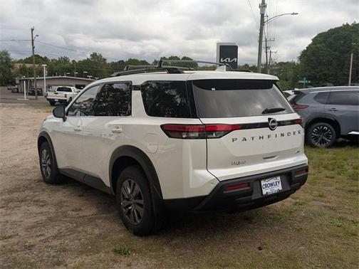 2025 Nissan Pathfinder SV