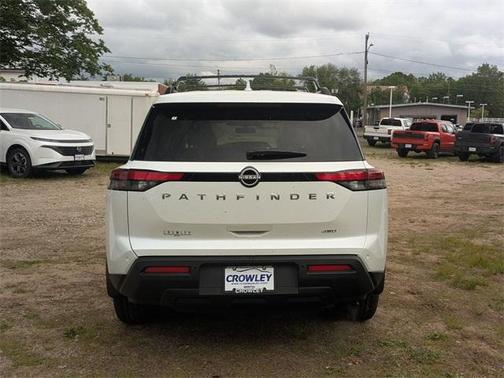 2025 Nissan Pathfinder SV