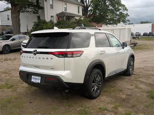 2025 Nissan Pathfinder SV