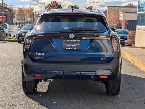 2025 Nissan Kicks SR