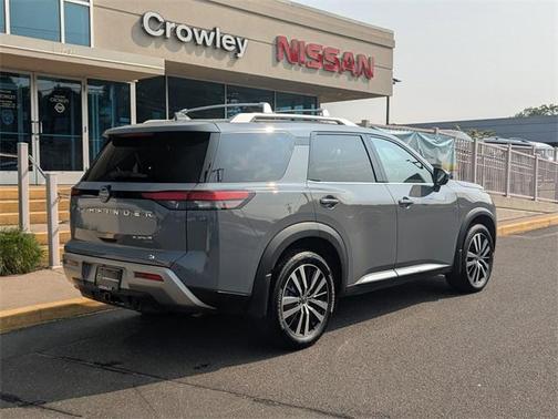 2023 Nissan Pathfinder Platinum
