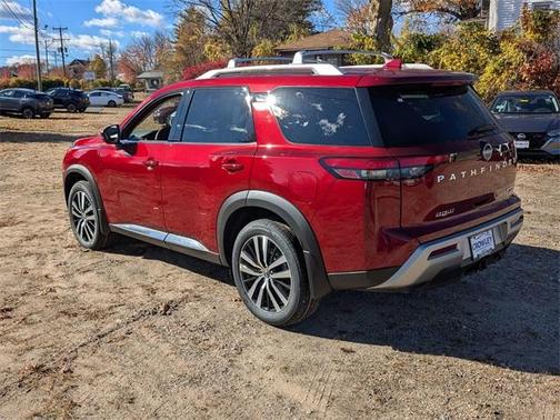 2025 Nissan Pathfinder Platinum