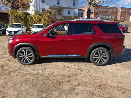 2025 Nissan Pathfinder Platinum