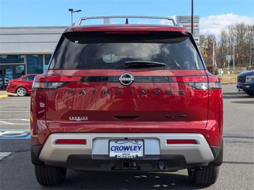 2025 Nissan Pathfinder SL