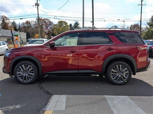 2025 Nissan Pathfinder SL