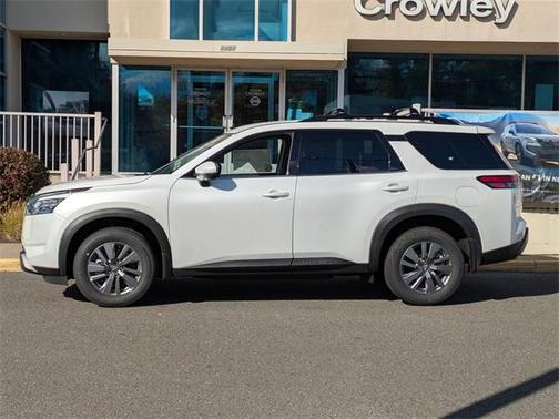 2025 Nissan Pathfinder SV