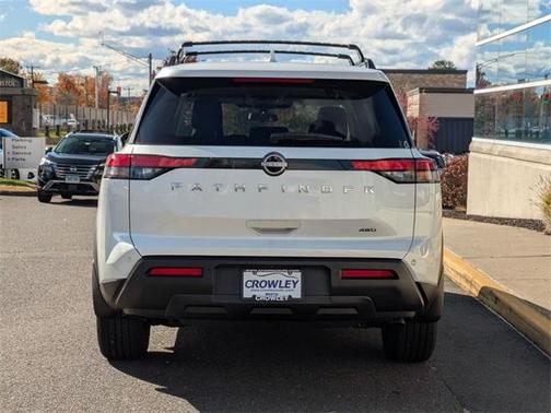 2025 Nissan Pathfinder SV