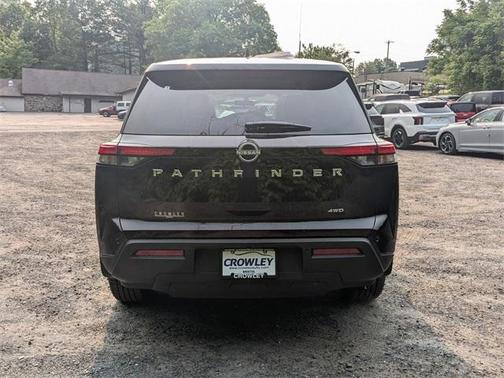 2025 Nissan Pathfinder S