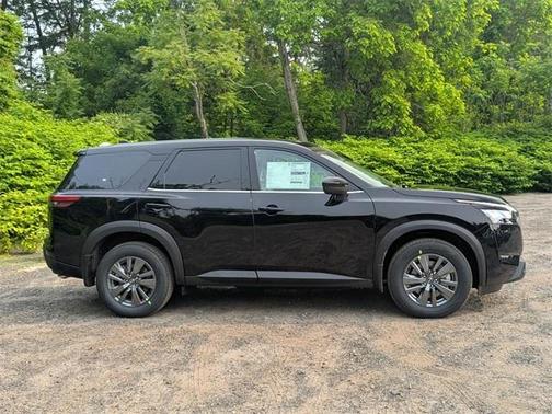 2025 Nissan Pathfinder S