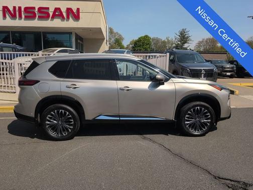 Champagne Silve 2025 Nissan Rogue Platinum