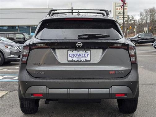 2025 Nissan Kicks SR