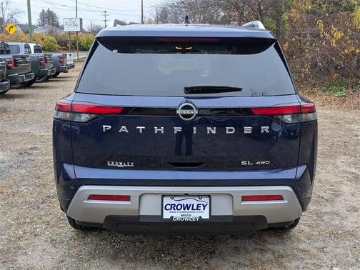2025 Nissan Pathfinder SL