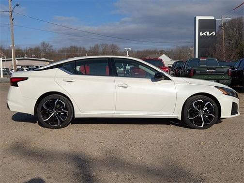 2025 Nissan Altima SR