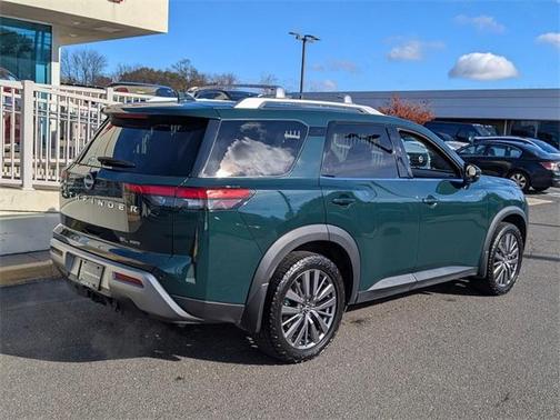 2023 Nissan Pathfinder SL