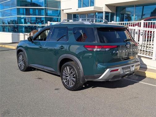 2023 Nissan Pathfinder SL