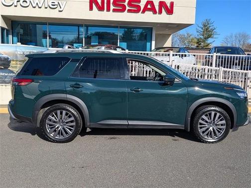 2023 Nissan Pathfinder SL