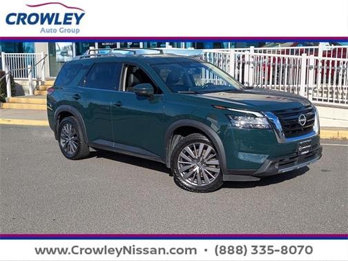 2023 Nissan Pathfinder SL