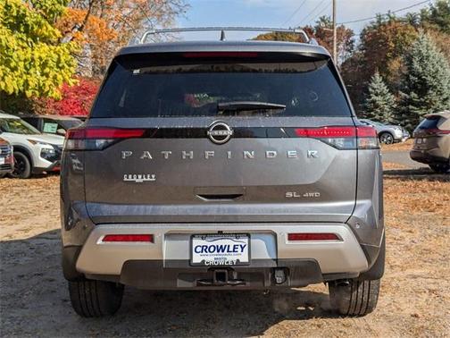 2025 Nissan Pathfinder SL